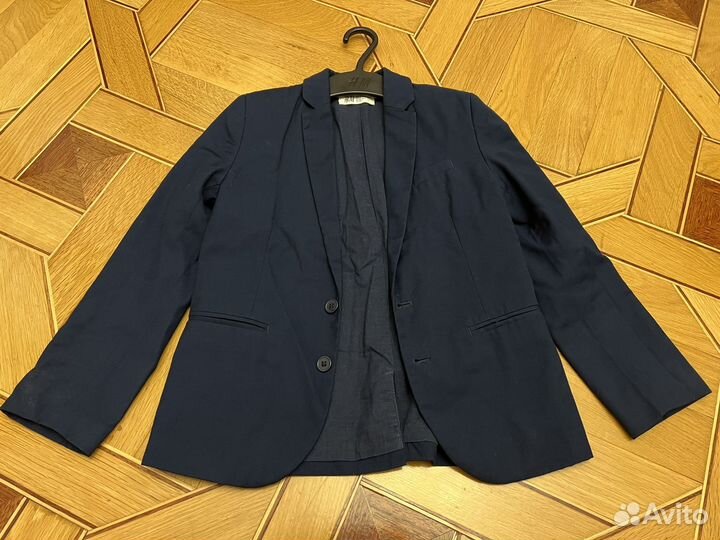 Школьный костюм д/мальчика 128 hm синий+2рубашки