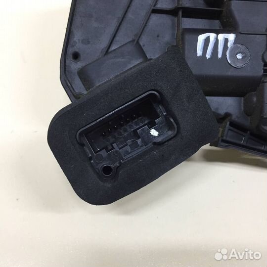 Замок двери передней правой Volkswagen Polo MK5 20