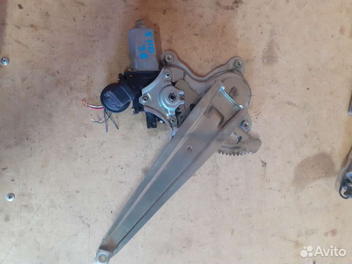 Стеклоподъемник задний прав Toyota Mark II JZX110