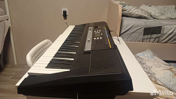 Синтезатор Yamaha PSR-E243