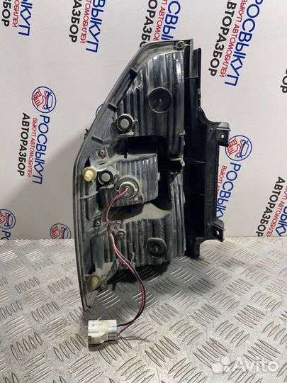 Фонарь Mitsubishi Pajero 3 V60