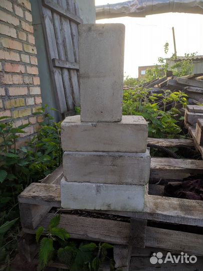 Продам белый кирпич (полтора)