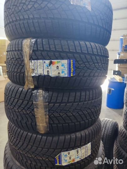 Goodyear UltraGrip Performance Gen-1 245/45 R18 100V