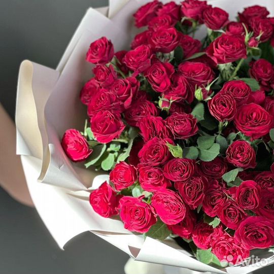 Красные кустовые розы Букет размер L