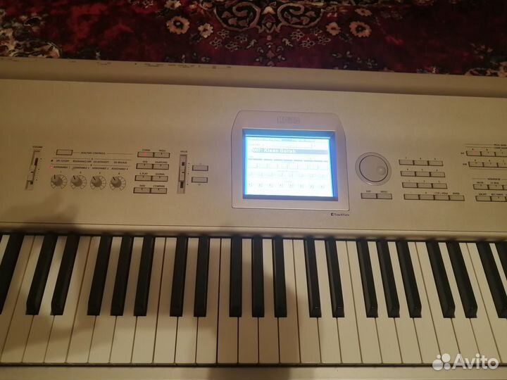 Профессиональный синтезатор Korg Triton Studio 88