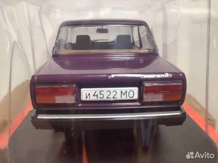 Модель автомобиля ваз-21072 1:24 Ашет