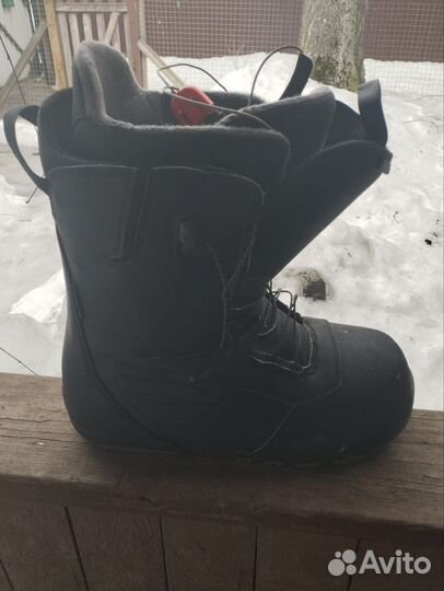 Сноуборд с креплением и ботинками