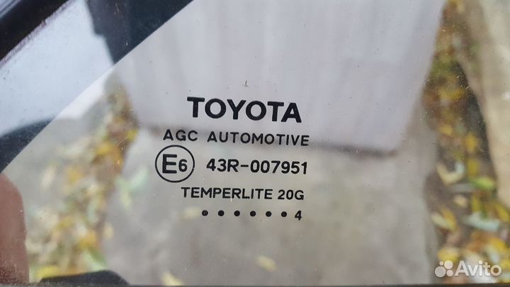 Форточка задняя правая замок двери Toyota camriv55