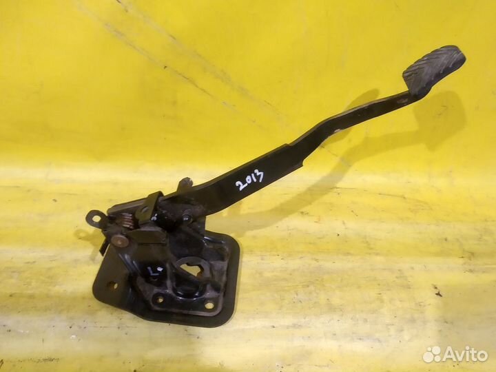 Педаль сцепления Mitsubishi Lancer X Митсубиси