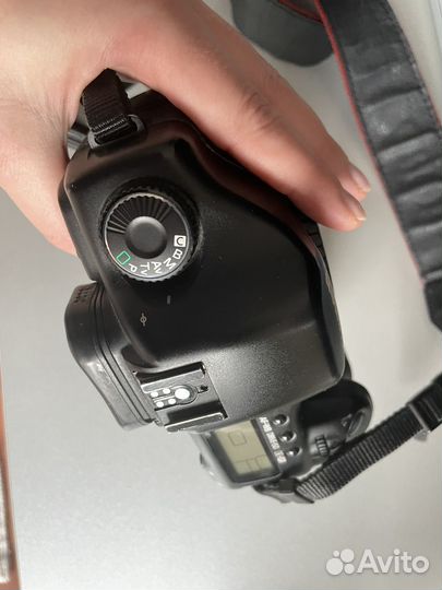 Зеркальный фотоаппарат Canon 5D (не Mark)