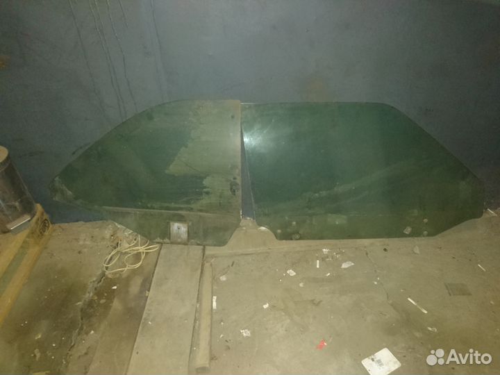 Стекла боковые зел. прав. на BMW e24