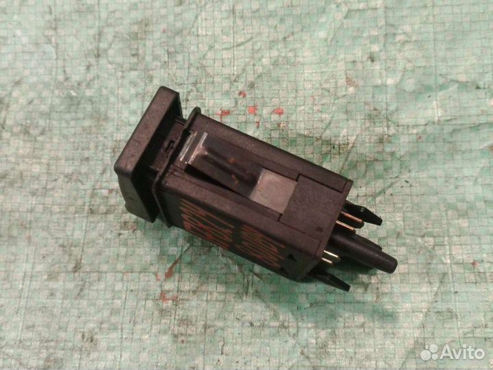 Кнопка подогрева стекла задняя Audi 80 B4