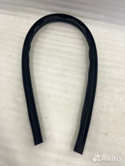 Уплотнительная резинка дверная нижняя передняя