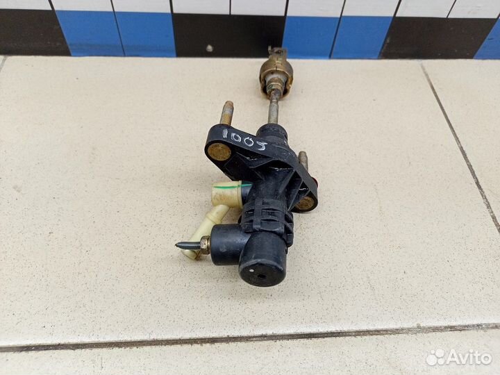 Цилиндр сцепления главный Avensis II 2003-2008