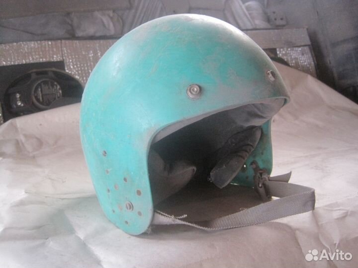 Раритетный шлем мотоциклиста