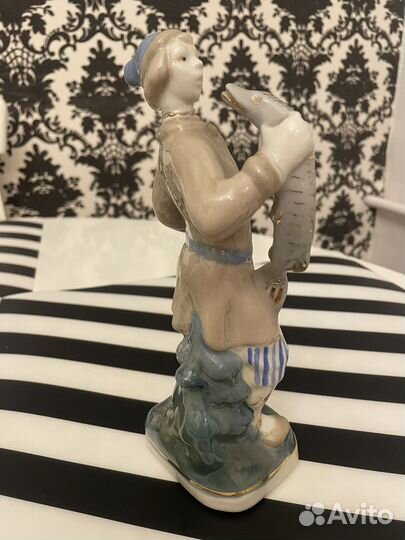 Статуэтка Емеля со щукой