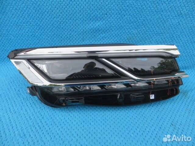 Фара правая передняя VW touareg 761 III