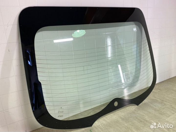 Стекло крышки багажника заднее Mitsubishi Lancer