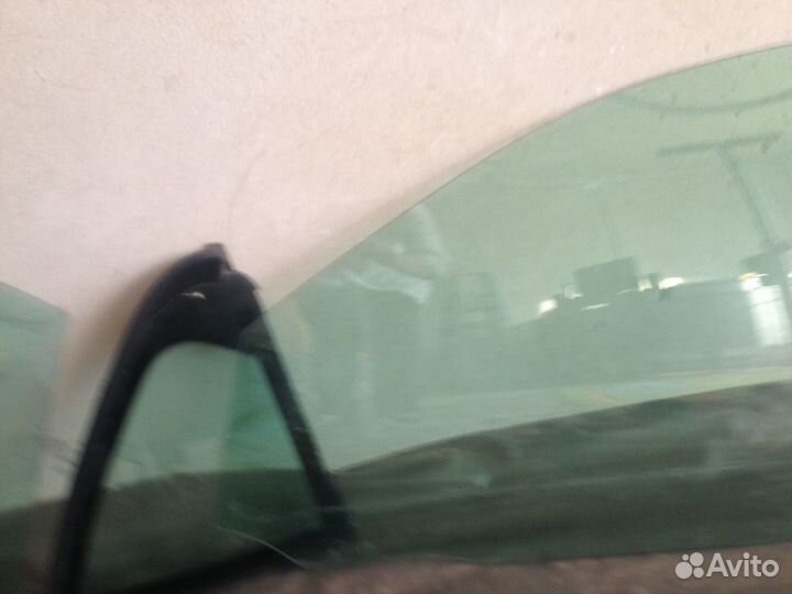 Стекла на Мерседес Бенц С-180 кузов w 124 седан