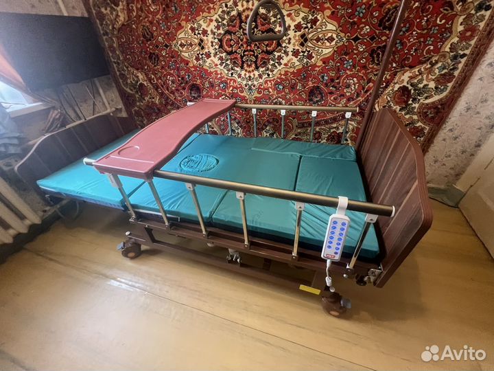Медицинская кровать для лежачих больных