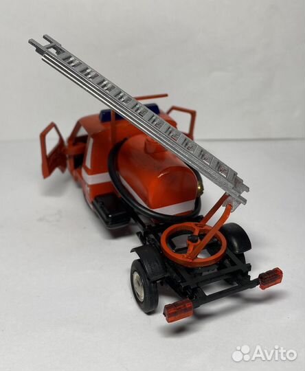 Модель пожарного автомобиля раф