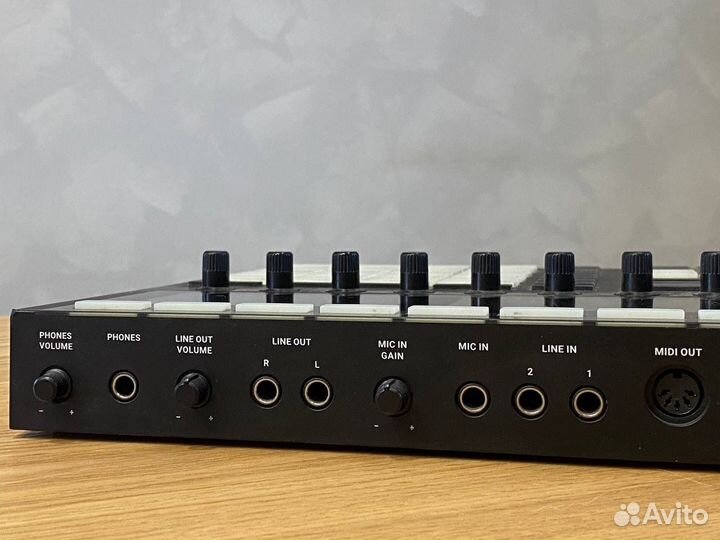 Midi контроллер MK3