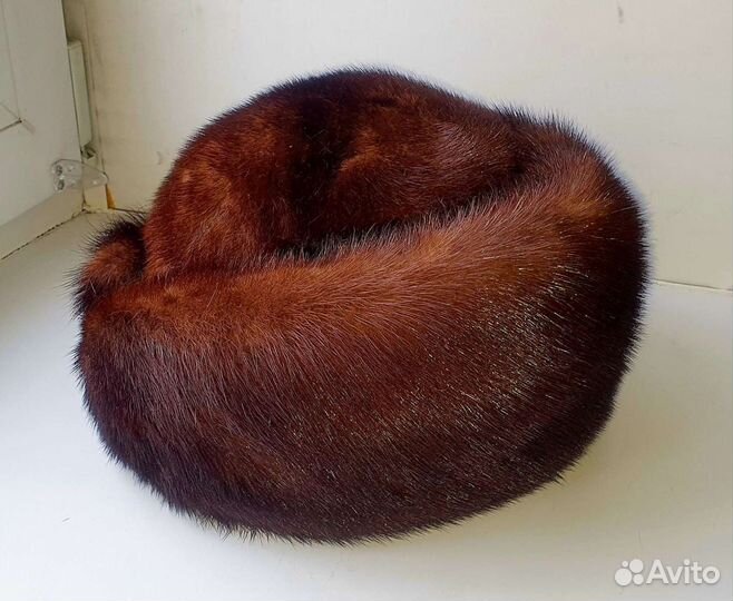 Женские меховые шапки