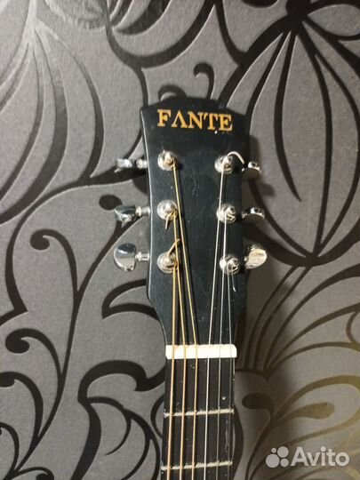 Гитара большая акустическая