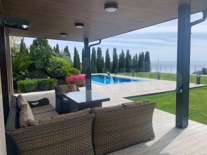 Коттедж 270 м² на участке 7 сот.