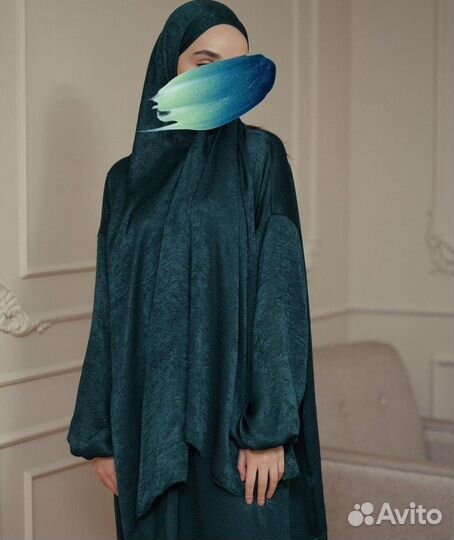 Платье с шарфом