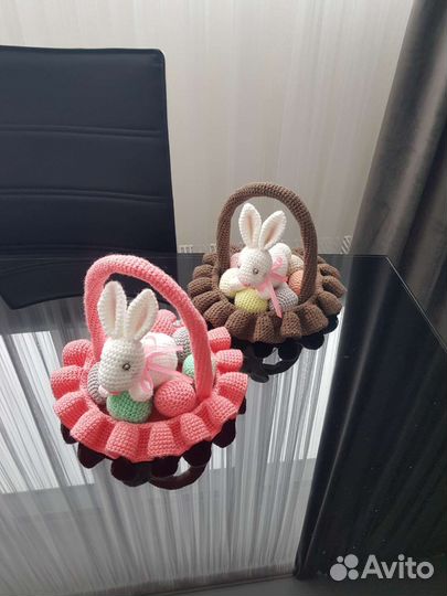 Пасхальный зайчик в корзинке
