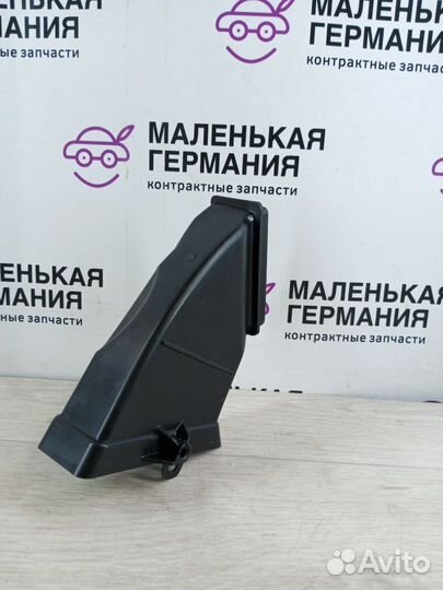 Водосток планки обтекателя (жабо) лев. низ. BMW 7