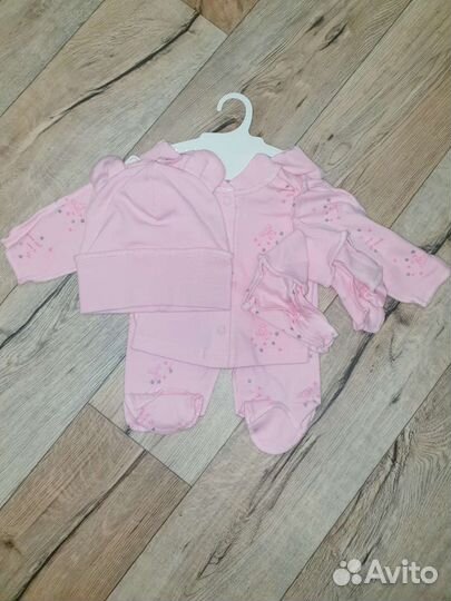 Комплект на выписку для девочки новый