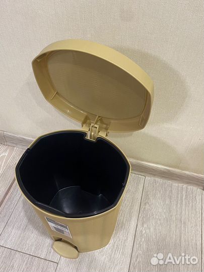 Мусорное ведро с педалью