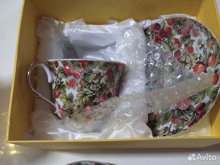 Чайные чашки с блюдцами