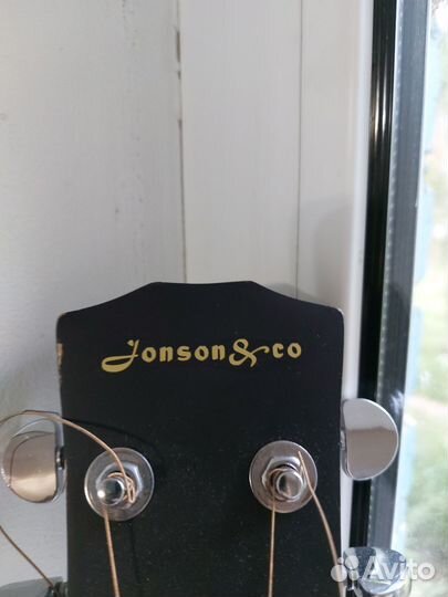 Акустическая гитара