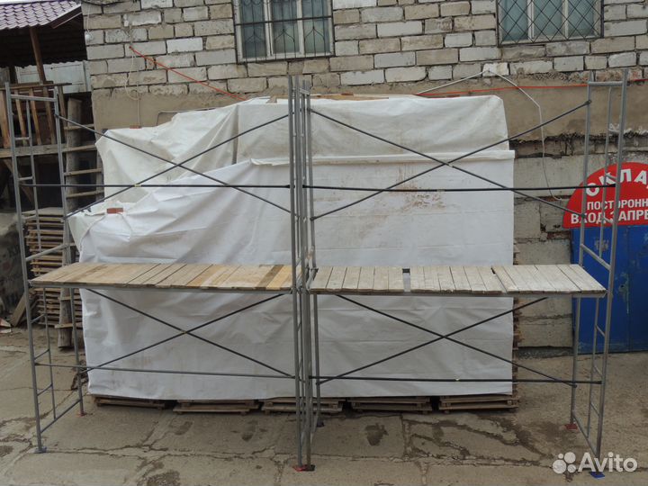 Аренда строительных лесов, вышек-тур, лестниц