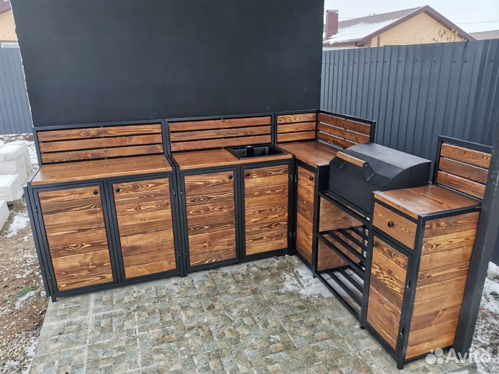 Уличная кухня с мангалом