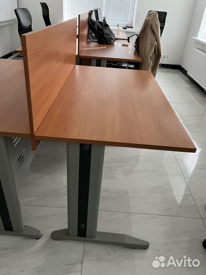 Офисный стол