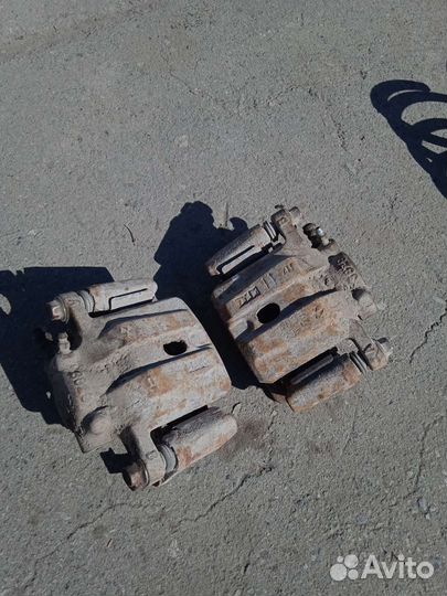 Суппорт задний левый mitsubishi chariot grandis