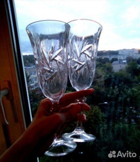 Лебедь хрустальный с фужерами