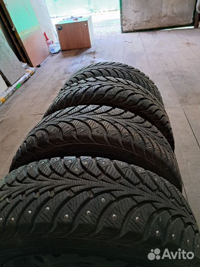 Sava Eskimo Stud 175/65 R14