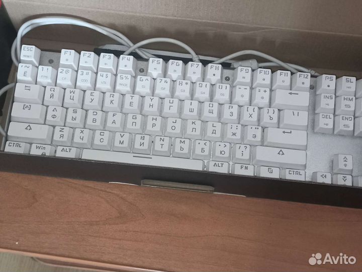 Игровая механическая клавиатура белая