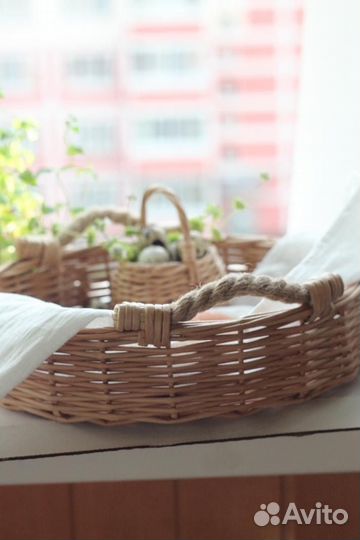 Плетеный поднос для пасхи на кухню