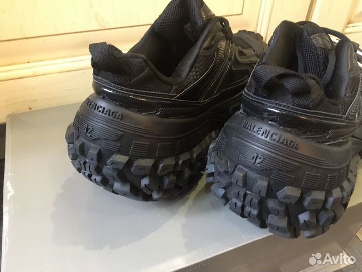 Balenciaga defender