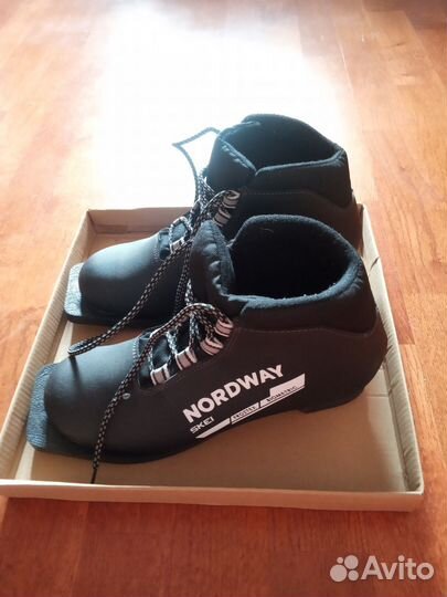 Лыжные ботинки