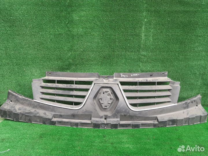 Решетка радиатора Renault Trafic