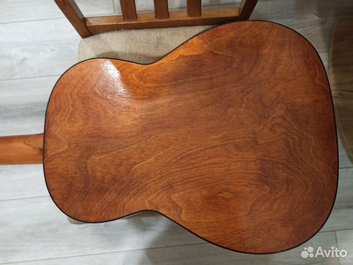 Классическая гитара Kremona