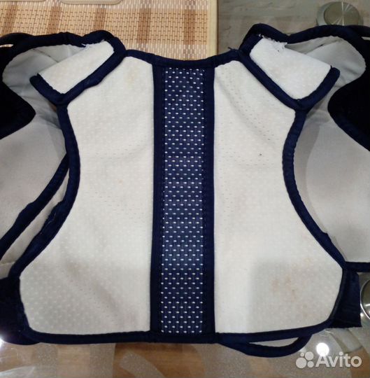 Хоккейная форма.Нагрудник и налокотники