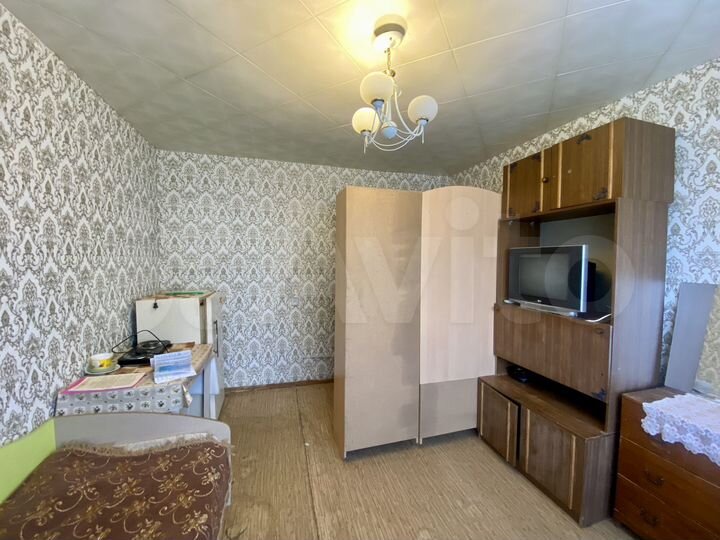 Комната 13 м² в 8-к., 4/9 эт.